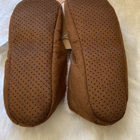 Ardene Pom Pom indoor slip ons in size 7-8 - Picture 4 of 6